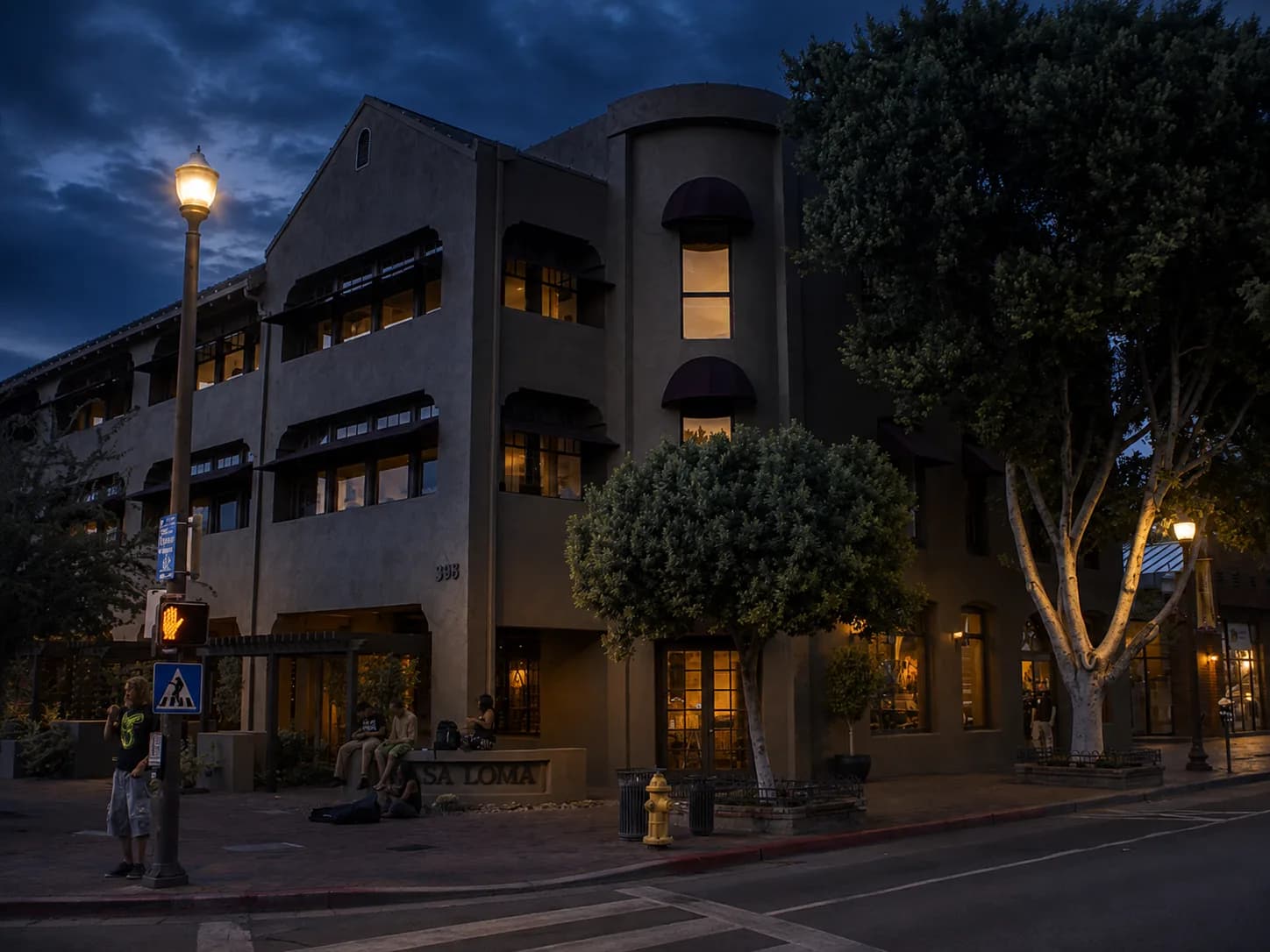Casa Loma, Tempe's first hotel, on Mill Avenue at dusk